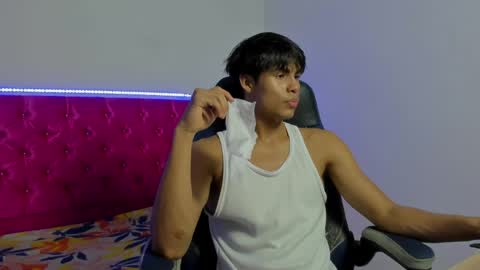 Snapshot of skinny_sam23 chatting on 05.11.26 sam online show from 05.11.26