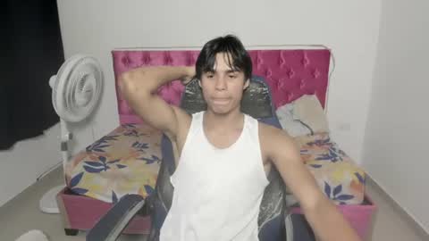 Snapshot of skinny_sam23 chatting on 06.19.26 sam online show from 06.19.26