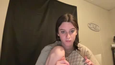 Snapshot of skinnyangel21 chatting on 11.30.25 skinnyangel21 online show from 11.30.25