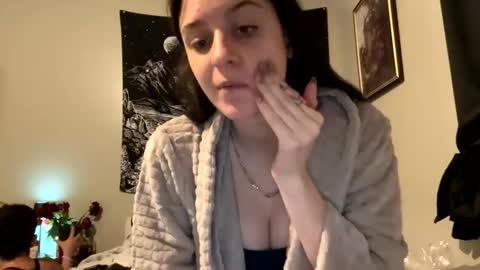 Snapshot of skinnyangel21 chatting on 12.04.25 skinnyangel21 online show from 12.04.25