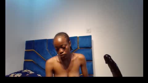 Snapshot of skinnyasssexyboobs chatting on 12.22.25 skinnyasssexyboobs online show from 12.22.25