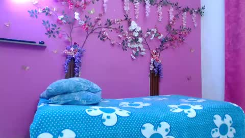 Snapshot of skinnybarbie022 chatting on 05.18.26 barbi online show from 05.18.26