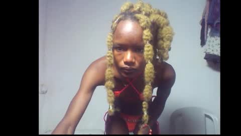 Snapshot of skinnybeauty1 chatting on 12.16.25 Linda independent model online show from 12.16.25