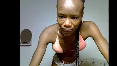 Snapshot of skinnybeauty1 chatting on 01.11.26 Linda independent model online show from 01.11.26