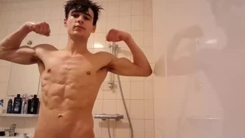 Snapshot of skinnyguywithbigd chatting on 10.18.25 skinnyguywithbigd online show from 10.18.25