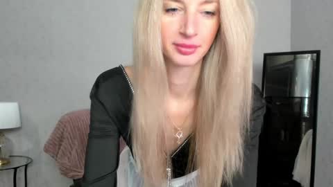 Skinnyladyy online show from 02.02.25