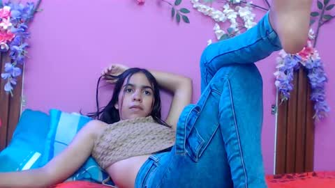 Snapshot of skinnysofia18 chatting on 09.16.25 sofia online show from 09.16.25