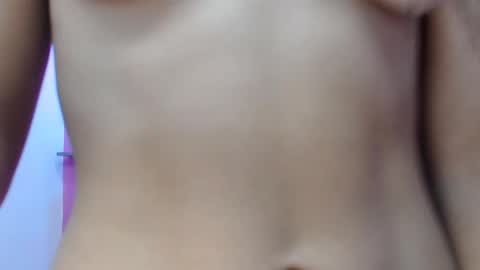 Snapshot of skinnysofia18 chatting on 10.22.25 sofia online show from 10.22.25