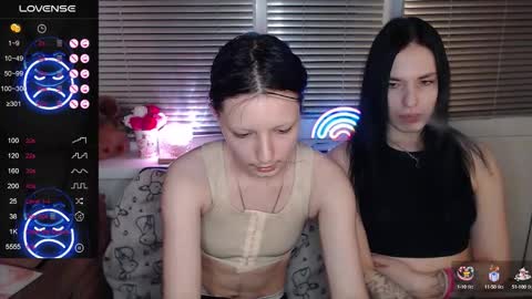 Snapshot of sky9669 chatting on 10.16.25 Iska Im genderfluid theyheshenot use ht have reasons and Mia my t-gf sheher online show from 10.16.25