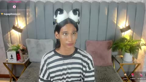 Snapshot of sky_fox_1 chatting on 01.12.25 STIVEN online show from 01.12.25