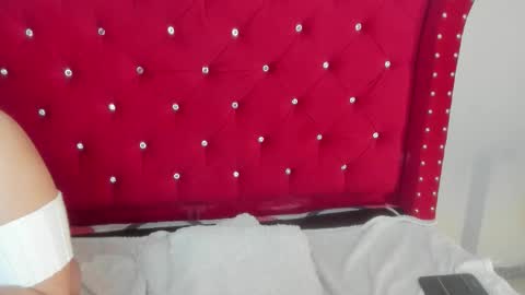 Snapshot of sky_ls chatting on 09.12.25 sky_ls online show from 09.12.25