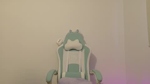 Snapshot of skye_nerdy chatting on 09.13.25 SKYE. online show from 09.13.25