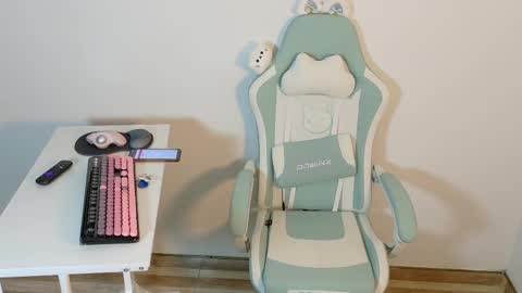 Snapshot of skye_nerdy chatting on 09.24.25 SKYE. online show from 09.24.25