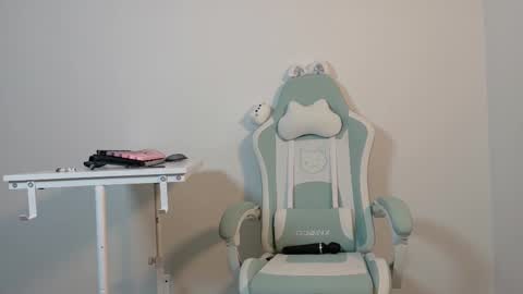 Snapshot of skye_nerdy chatting on 09.25.25 SKYE. online show from 09.25.25