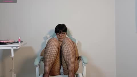 Snapshot of skye_nerdy chatting on 10.10.25 SKYE. online show from 10.10.25