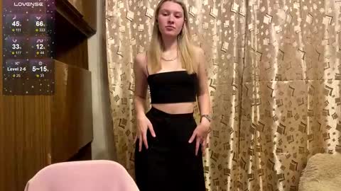 Snapshot of skyedavis chatting on 01.06.26 skyedavis online show from 01.06.26