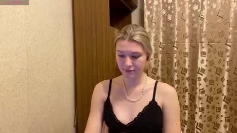 Snapshot of skyedavis chatting on 01.09.26 skyedavis online show from 01.09.26