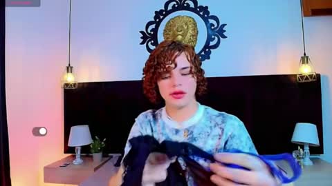 Snapshot of skyee_angel chatting on 04.25.26 Angel online show from 04.25.26