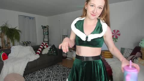 Snapshot of skyewatson chatting on 12.20.24 Skye Watson online show from 12.20.24