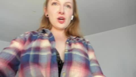 Snapshot of skyewatson chatting on 01.03.25 Skye Watson online show from 01.03.25