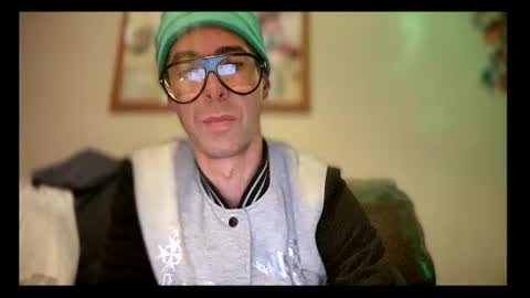 Snapshot of skyfly333 chatting on 07.18.26 IAN HARD online show from 07.18.26