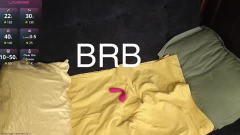 Snapshot of skylar_onfire chatting on 12.15.25 Sky online show from 12.15.25