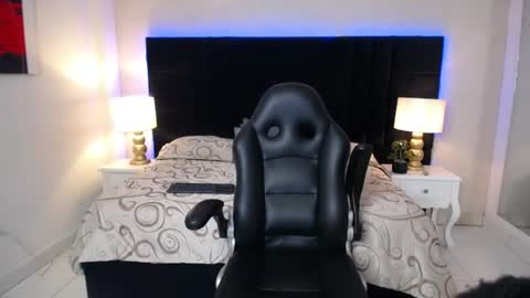 Snapshot of skylerbigxxx chatting on 06.14.26 SKYLERBIGXXX online show from 06.14.26