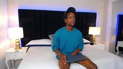 Snapshot of skylerbigxxx chatting on 06.18.26 SKYLERBIGXXX online show from 06.18.26