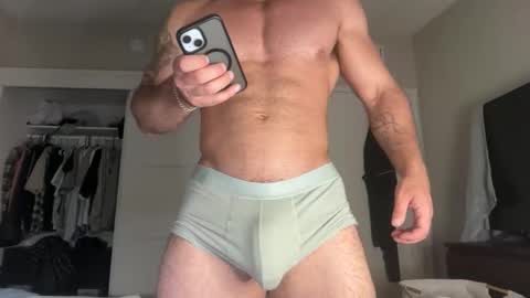Snapshot of skylerflexes chatting on 05.11.26 Skyler Flexes online show from 05.11.26