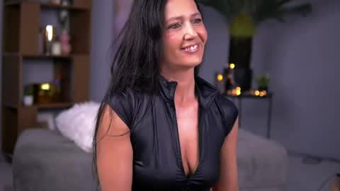 Snapshot of skylerlune chatting on 04.23.26 Skyler online show from 04.23.26