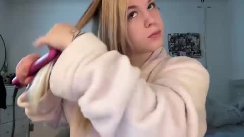 Snapshot of skymay777 chatting on 10.14.25 skymay777 online show from 10.14.25