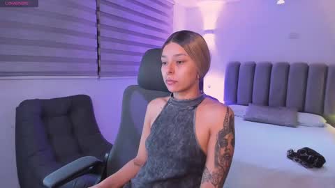 Snapshot of skythompson chatting on 10.21.25 skythompson online show from 10.21.25