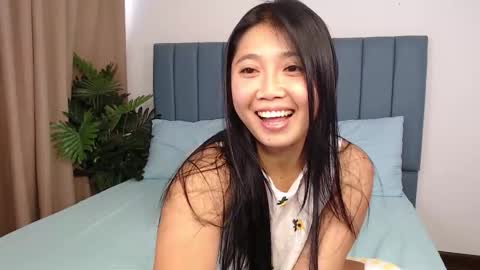 Snapshot of skytime96 chatting on 12.22.25 Sky online show from 12.22.25