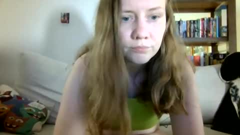 Snapshot of skywinters chatting on 05.26.26 Sky Winters online show from 05.26.26