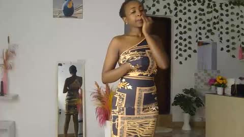 Snapshot of skyy_brown chatting on 05.27.26 Bella online show from 05.27.26