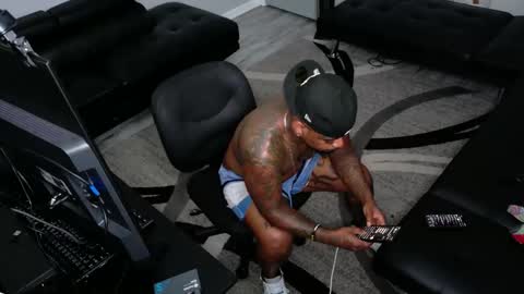Snapshot of slangondemhoes chatting on 04.13.26 nasty twitter KASHCARTERATL online show from 04.13.26