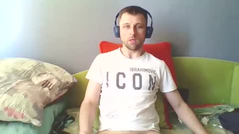 Snapshot of slaveboy32bi chatting on 04.05.26 slave boy perwers bdsmFEMDOM online show from 04.05.26