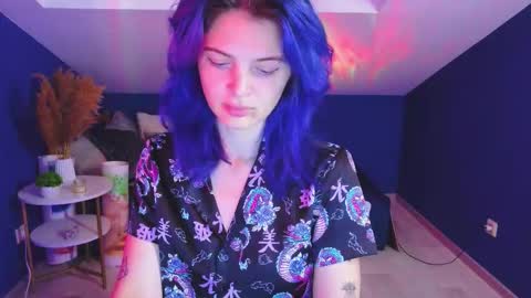 Snapshot of slayq777 chatting on 10.11.25 Emilia online show from 10.11.25