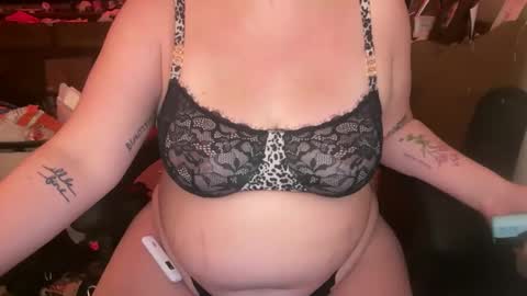 Snapshot of sleepyangel222 chatting on 10.22.25 sleepyangel222 online show from 10.22.25