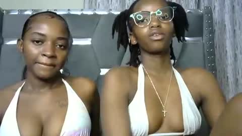 Snapshot of slim_4cutie chatting on 09.29.25 cutie online show from 09.29.25