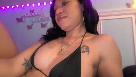 Snapshot of slim_citygurl chatting on 12.31.24 Slim citygurl online show from 12.31.24