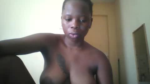 Snapshot of slim_petite_ebony chatting on 03.19.26 slim_petite_ebony online show from 03.19.26