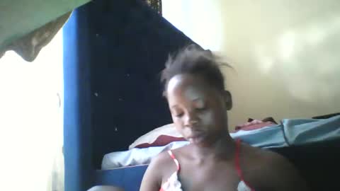 Snapshot of slim_petite_ebony chatting on 05.13.26 slim_petite_ebony online show from 05.13.26