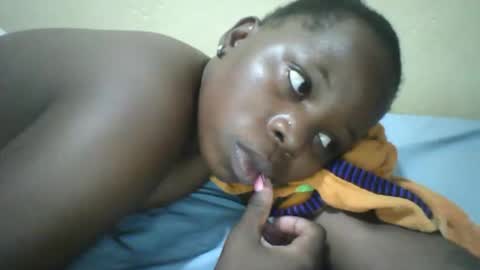 Snapshot of slim_petite_ebony chatting on 05.16.26 slim_petite_ebony online show from 05.16.26
