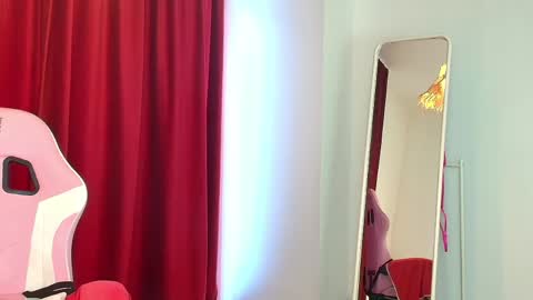 Snapshot of slimtempt chatting on 04.29.26 Lara online show from 04.29.26