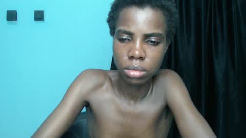 Snapshot of slimzyxdoll chatting on 03.05.25 slimzyxdoll online show from 03.05.25