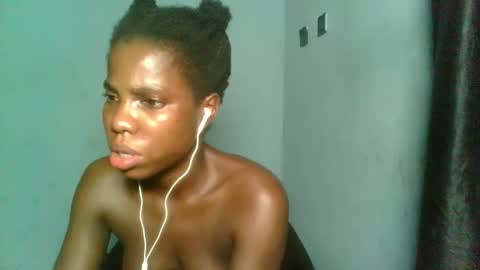 Snapshot of slimzyxdoll chatting on 10.05.25 slimzyxdoll online show from 10.05.25