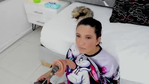 Snapshot of slut_milf_ chatting on 05.06.26 slut_milf_ online show from 05.06.26