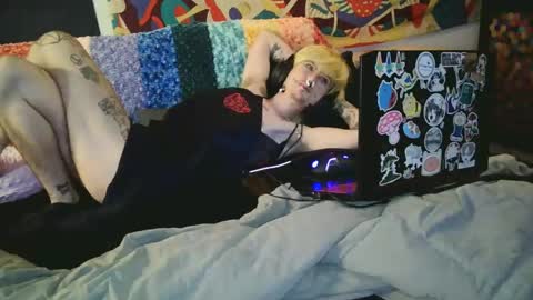 Snapshot of slutcrust chatting on 09.14.25 slutcrust online show from 09.14.25