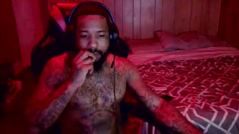 Snapshot of slutmeout007 chatting on 01.11.26 KingTarzan online show from 01.11.26